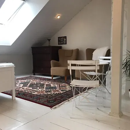 Apartment Center 2-bedroom Unique 2 Bath