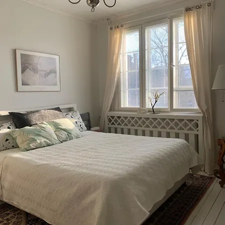 Center 2-bedroom Unique 2 Bath *