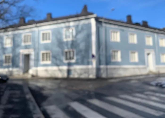 Apartment Center 2-bedroom Unique 2 Bath