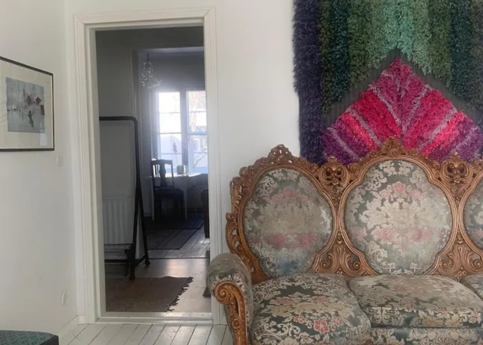 Center 2-bedroom Unique 2 Bath