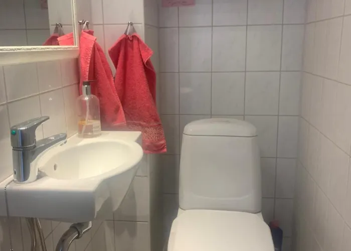 Center 2-bedroom Unique 2 Bath Apartment *