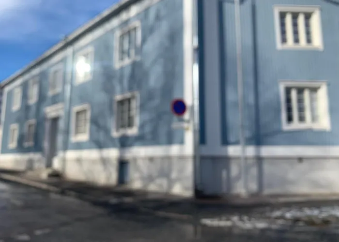 Center 2-bedroom Unique 2 Bath Apartment *